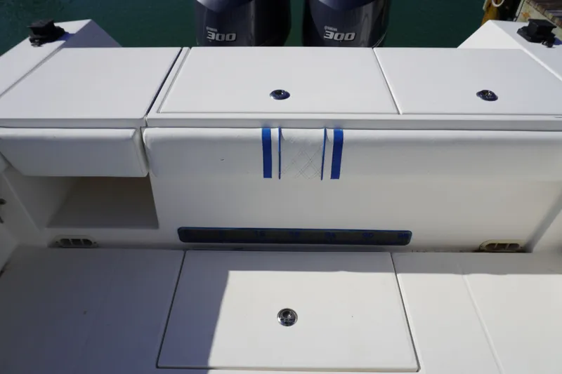 Slide: The Image of Regulator 32 boat stern with Yamaha 300 engines, year 2005. - 37