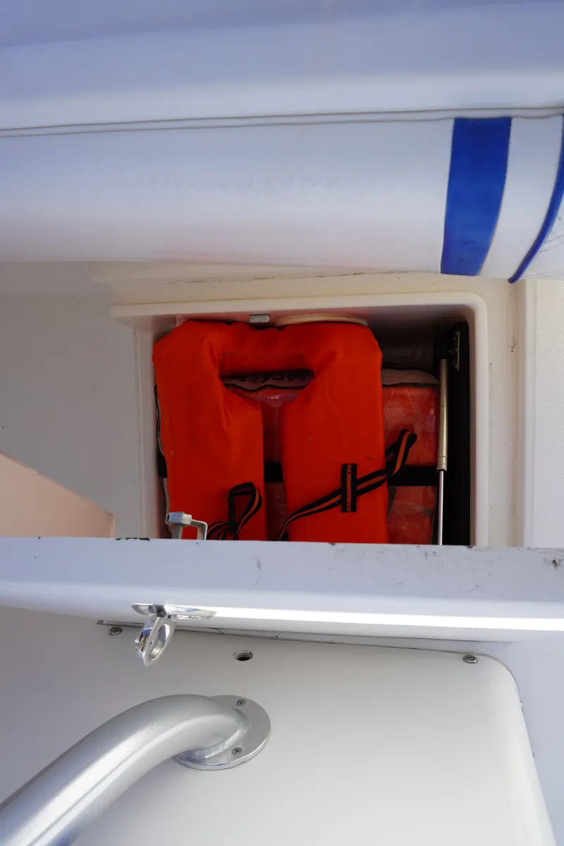 Slide: The Image of Regulator Marine 32 Forward Seating 2005 - 53