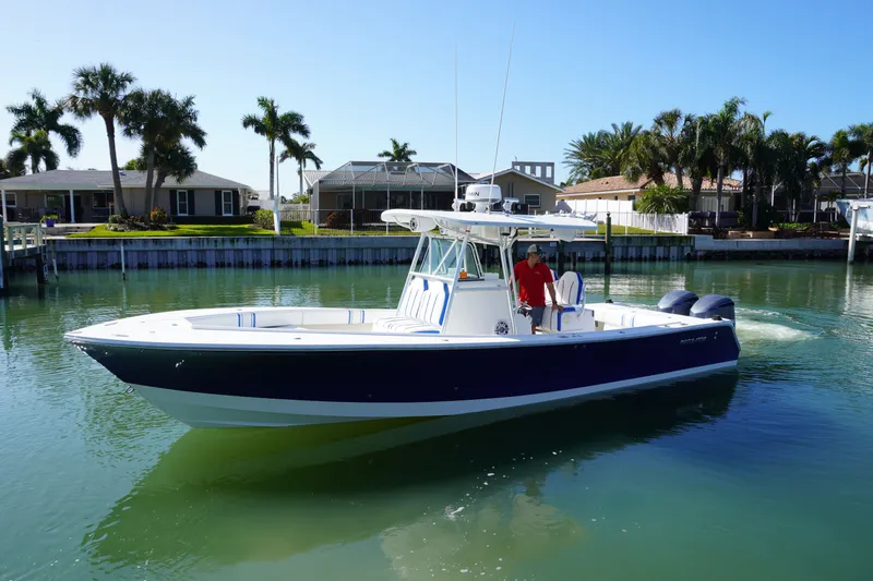 Slide: The Image of 2005 Regulator 32 Forward Seating boat on calm water. - 6