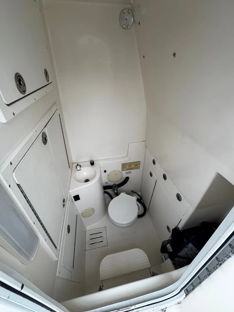 Slide: The Image of Regulator Marine 32 Forward Seating 2005 - 67