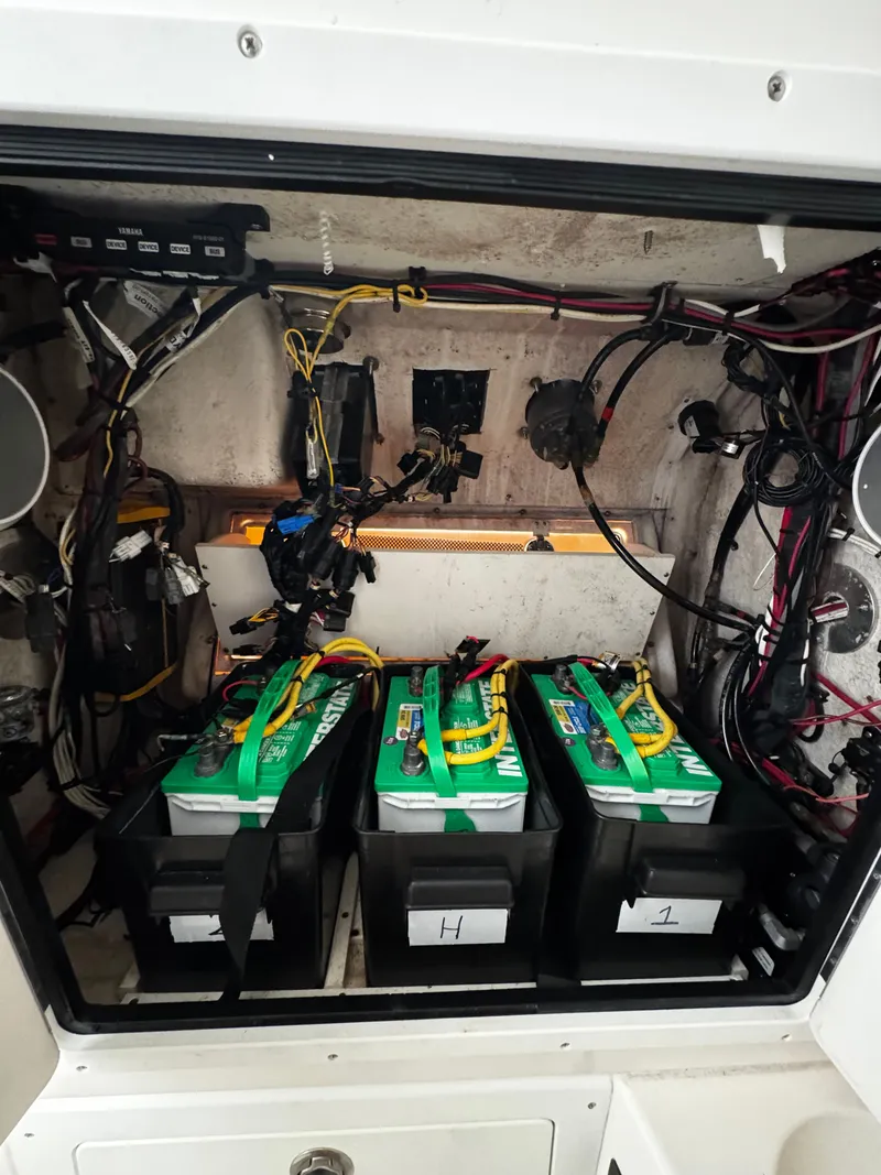 Slide: The Image of Regulator Marine 32 Forward Seating 2005 - 69