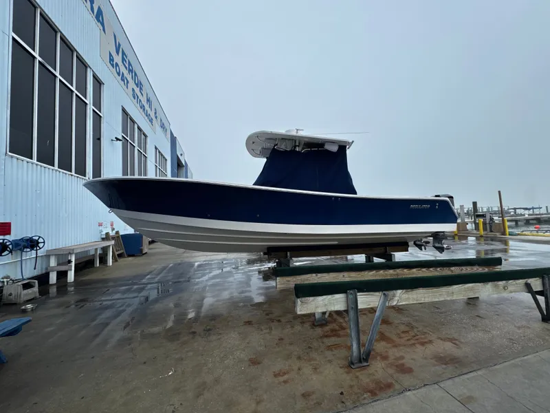 Slide: The Image of Regulator Marine 32 Forward Seating 2005 - 70