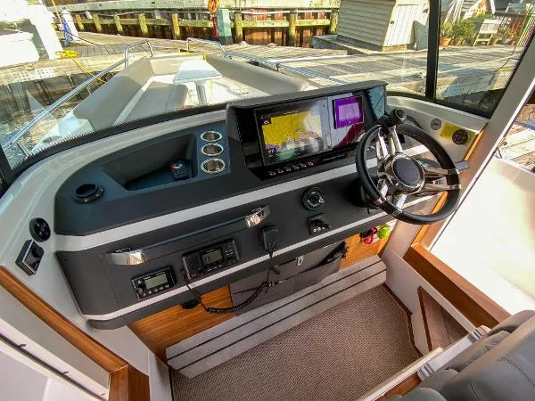 Slide: The Image of Axopar 28 CABIN 2020 - 11