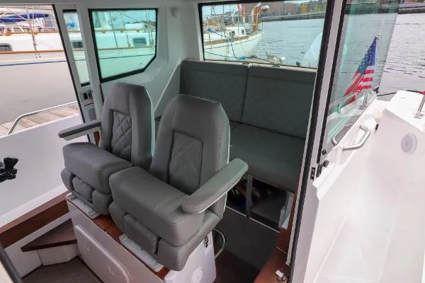 Slide: The Image of Axopar 28 CABIN 2020 - 7