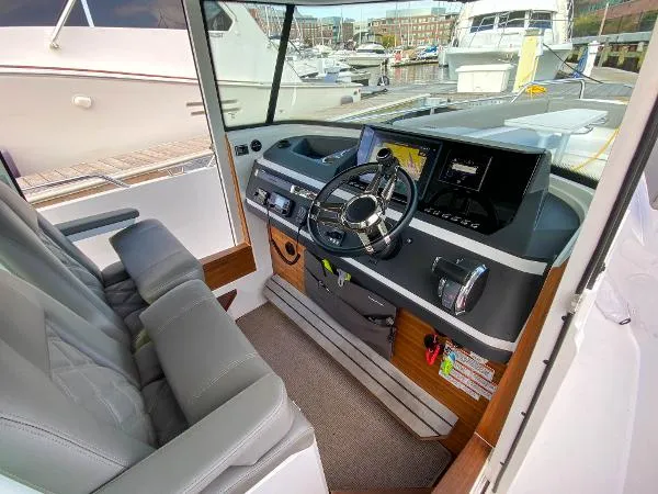 Slide: The Image of Axopar 28 CABIN 2020 - 8