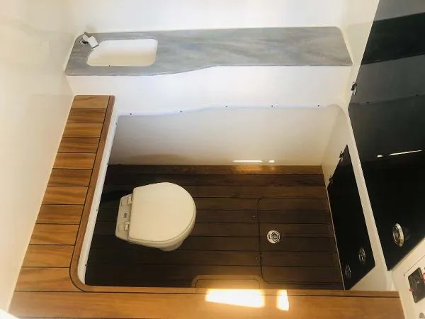 Slide: The Image of Contender Center Console Step Hull 2020 - 11