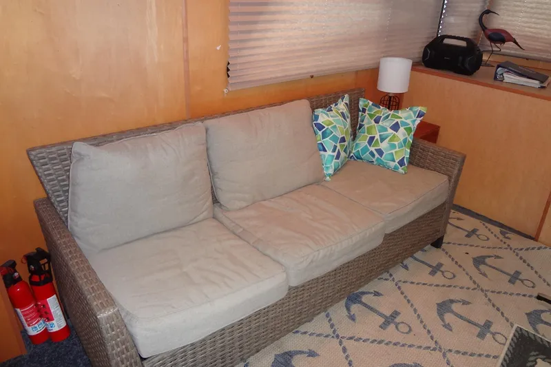 Slide: The Image of Wicker sofa with beige cushions and colorful pillows on a Gibson 44, 2005 model. - 27