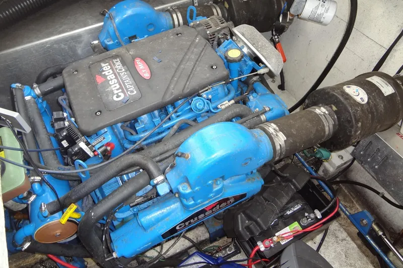 Slide: The Image of Crusader engine in a 2005 Gibson 44 boat, featuring blue components and labeled "Captain's Choice." - 50