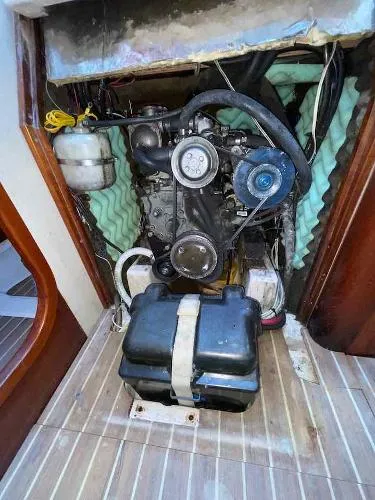 Slide: The Image of Beneteau 351 1995 - 5