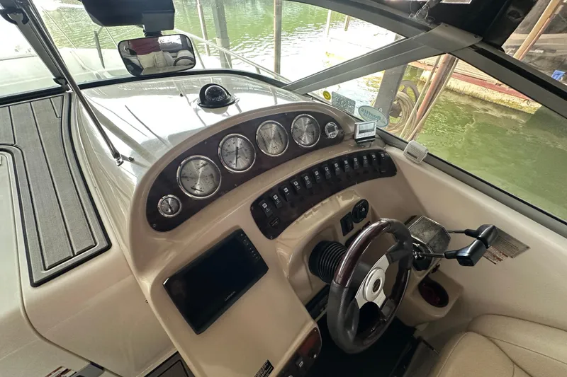 Slide: The Image of 2000 Chaparral Signature 300 boat dashboard with gauges and steering wheel. - 15
