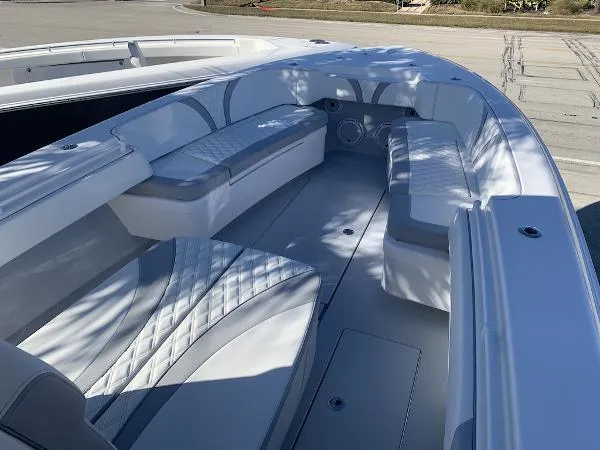 Slide: The Image of Contender 35 ST 2021 - 11