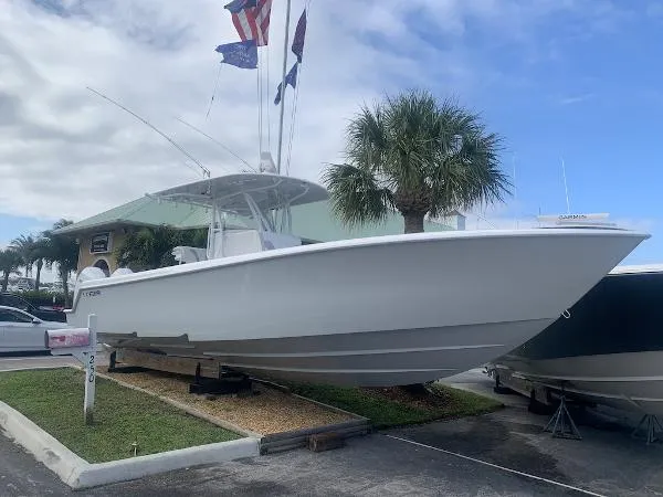 Slide: The Image of Contender 35 ST 2021 - 4