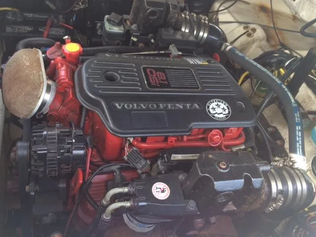 Slide: The Image of Volvo Penta engine in 2007 Chaparral 275 SSi boat, detailed view. - 16