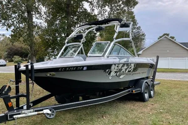 Slide: The Image of Correct Craft Super Air Nautique 220 2008 - 0