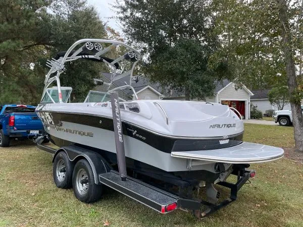 Slide: The Image of Correct Craft Super Air Nautique 220 2008 - 2