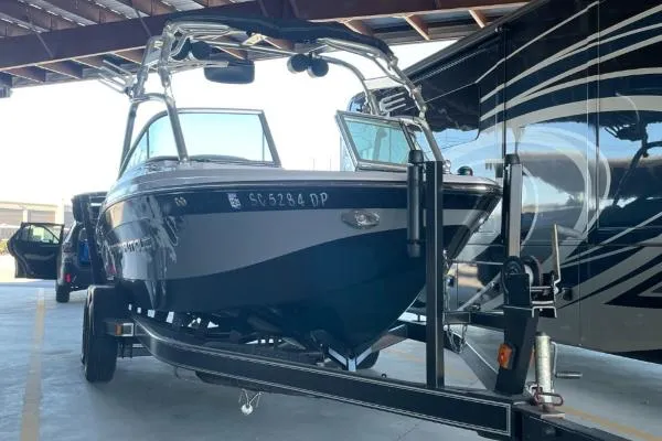 Slide: The Image of Correct Craft Super Air Nautique 220 2008 - 4
