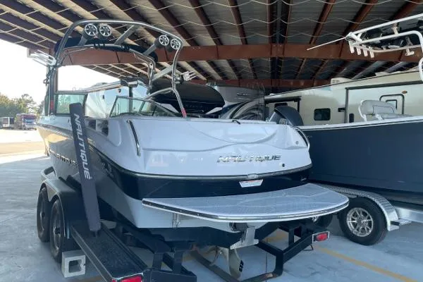 Slide: The Image of Correct Craft Super Air Nautique 220 2008 - 5