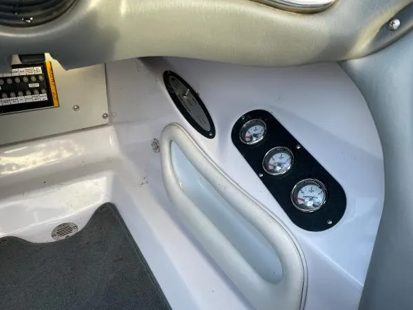 Slide: The Image of Correct Craft Super Air Nautique 220 2008 - 8