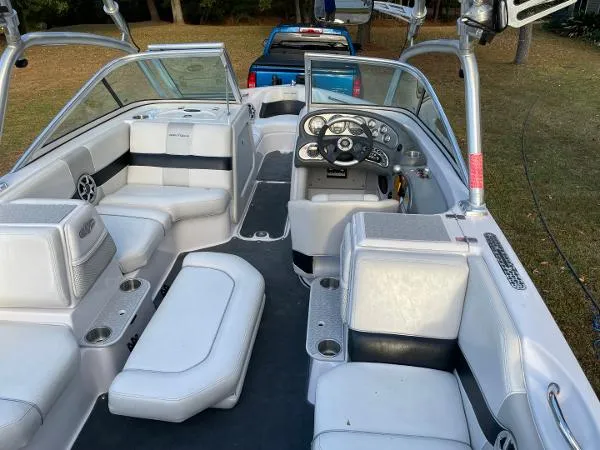 Slide: The Image of Correct Craft Super Air Nautique 220 2008 - 9