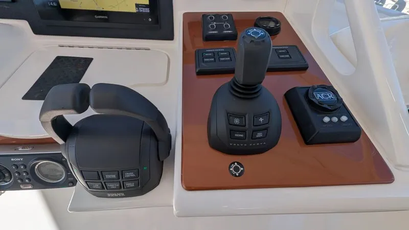 Slide: The Image of 2010 Ovation Flybridge - Image 29 - 29