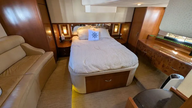 Slide: The Image of 2010 Ovation Flybridge - Image 4 - 4