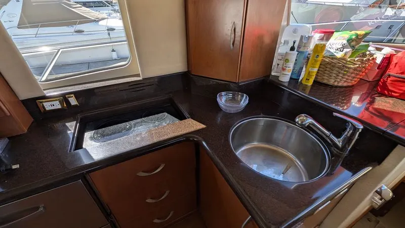 Slide: The Image of 2010 Ovation Flybridge - Image 40 - 40