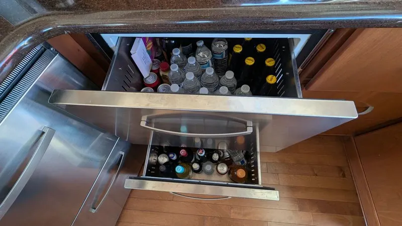 Slide: The Image of 2010 Ovation Flybridge - Image 41 - 41