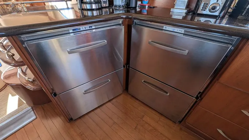 Slide: The Image of 2010 Ovation Flybridge - Image 42 - 42