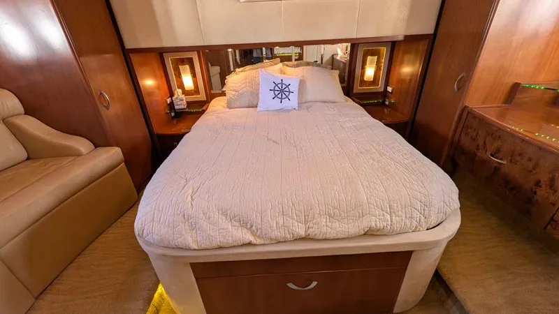 Slide: The Image of 2010 Ovation Flybridge - Image 43 - 43