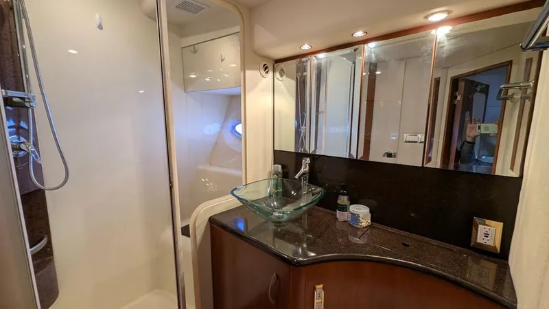 Slide: The Image of 2010 Ovation Flybridge - Image 49 - 49