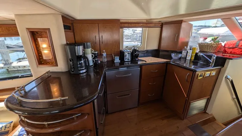 Slide: The Image of 2010 Ovation Flybridge - Image 5 - 5