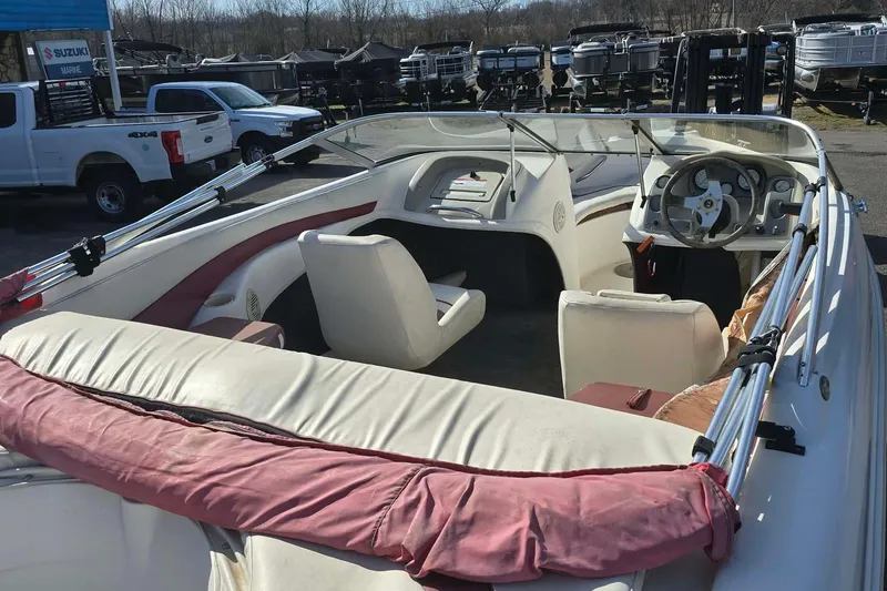 Slide: The Image of 1998 Larson 190 Ski & Fish O/B boat interior with steering wheel and seating. - 10