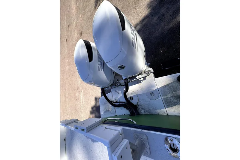 Slide: The Image of 2005 Mirage SF32 Center Console with dual Suzuki outboard motors. - 16