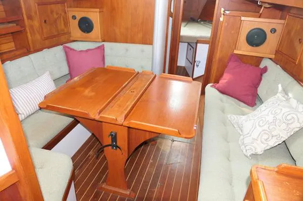 Slide: The Image of Victoria 34' Victoria 1987 - 1