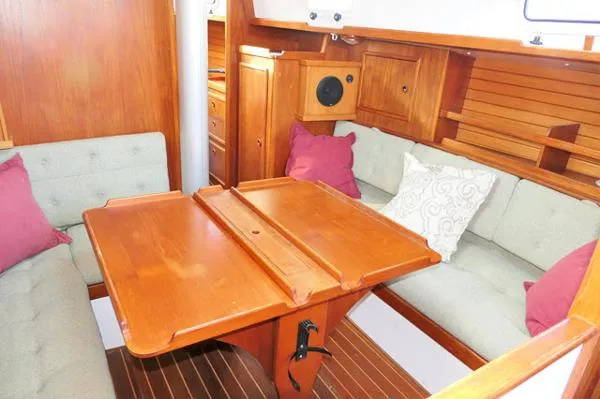 Slide: The Image of Victoria 34' Victoria 1987 - 2