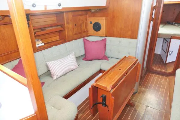 Slide: The Image of Victoria 34' Victoria 1987 - 3