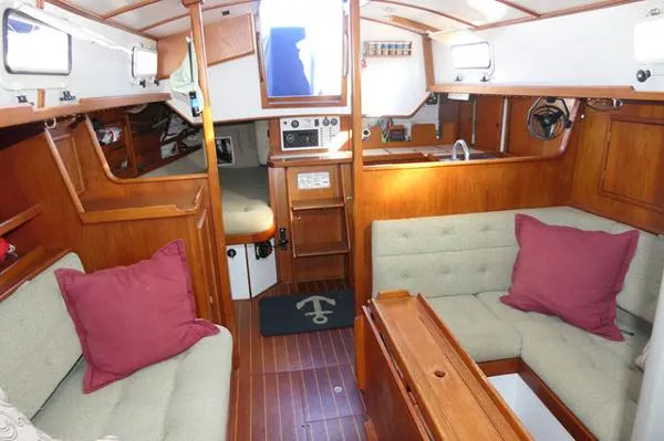 Slide: The Image of Victoria 34' Victoria 1987 - 5