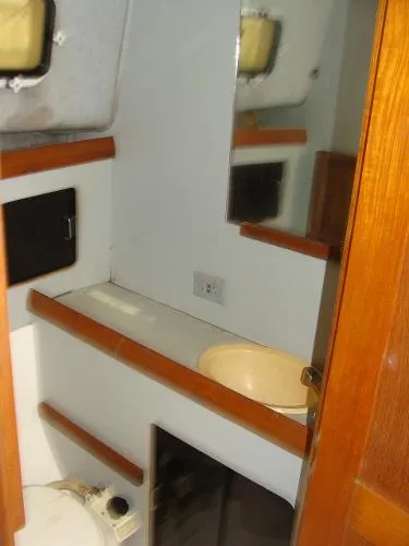 Slide: The Image of Luhrs Allura 30 1989 - 9