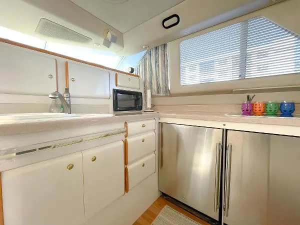 Slide: The Image of Sea Ray 550 Sedan Bridge 1995 - 11