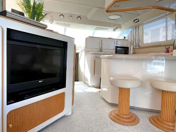 Slide: The Image of Sea Ray 550 Sedan Bridge 1995 - 9