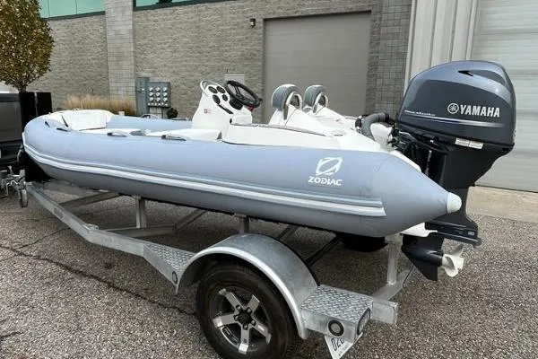 Slide: The Image of Zodiac Yachtline 440 Deluxe PVC GL Edition 60hp In Stock 2022 - 1