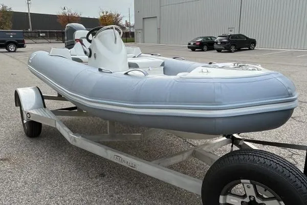 Slide: The Image of Zodiac Yachtline 440 Deluxe PVC GL Edition 60hp In Stock 2022 - 4