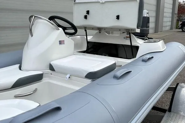 Slide: The Image of Zodiac Yachtline 440 Deluxe PVC GL Edition 60hp In Stock 2022 - 8