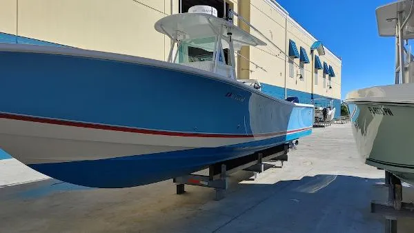Slide: The Image of Regulator Marine 32 Classic 2003 - 6