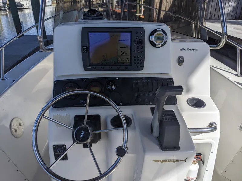 Slide: The Image of Boston Whaler 23 Outrage 1998 - 1