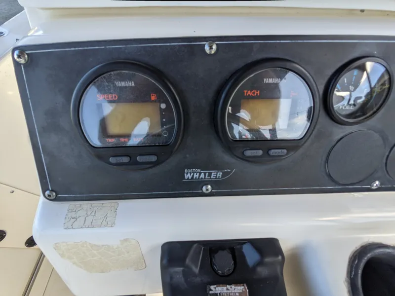 Slide: The Image of Boston Whaler 23 Outrage 1998 - 10