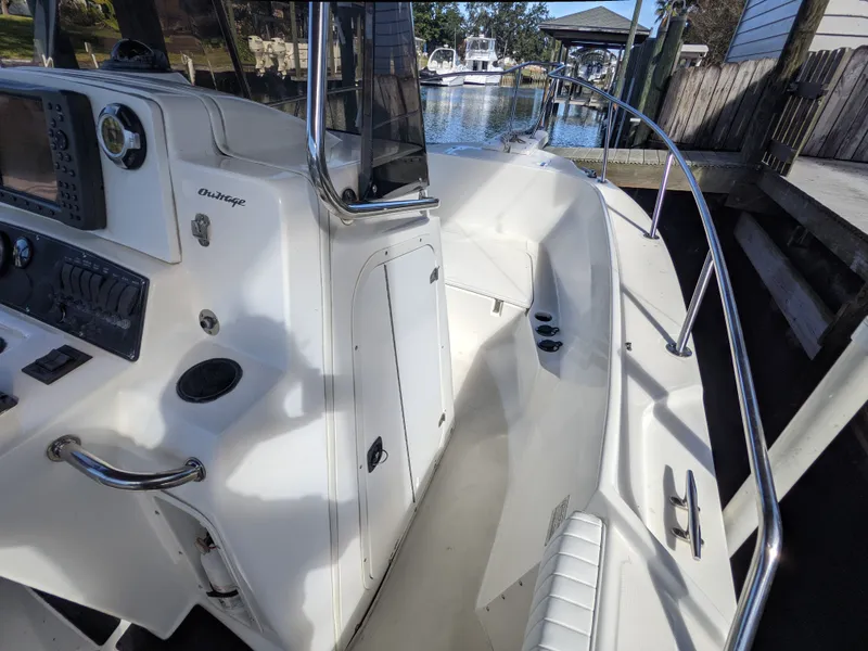 Slide: The Image of Boston Whaler 23 Outrage 1998 - 11