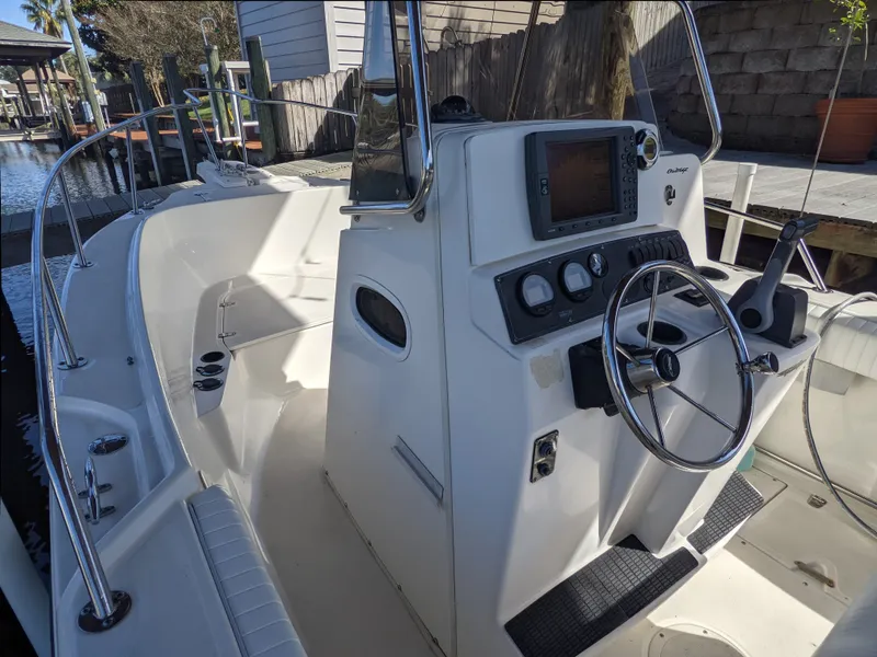 Slide: The Image of Boston Whaler 23 Outrage 1998 - 2