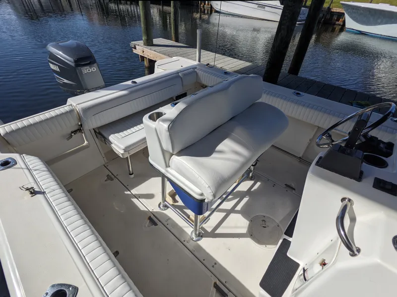 Slide: The Image of Boston Whaler 23 Outrage 1998 - 4