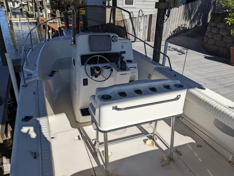 Slide: The Image of Boston Whaler 23 Outrage 1998 - 6